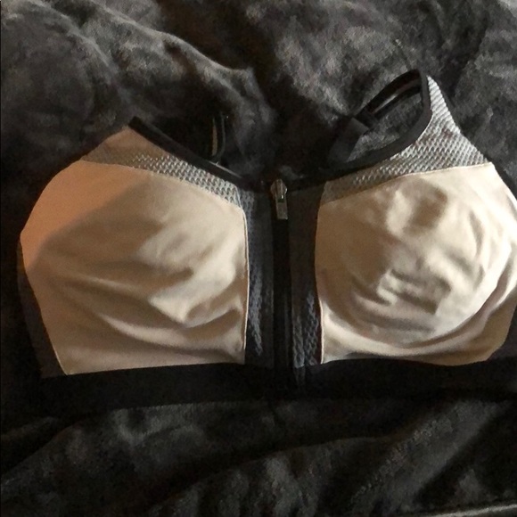 Victoria's Secret Other - Victoria secret front close sport bra